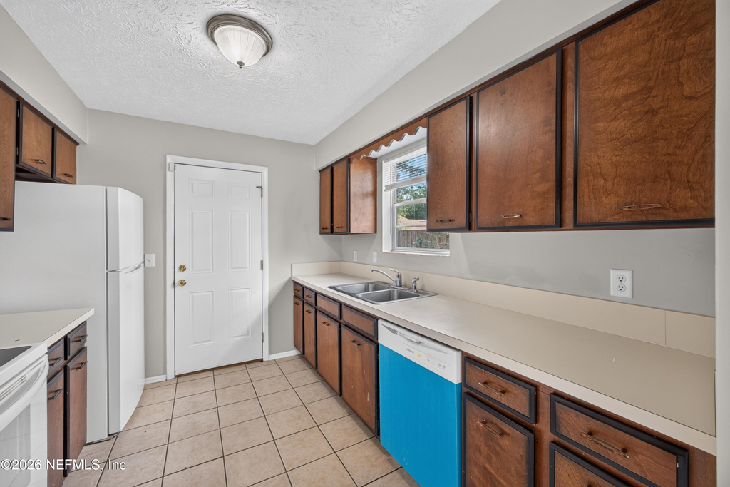 1083 Stokes Street - Photo 10