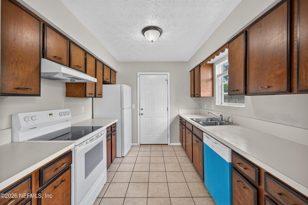 1083 Stokes Street - Photo 9