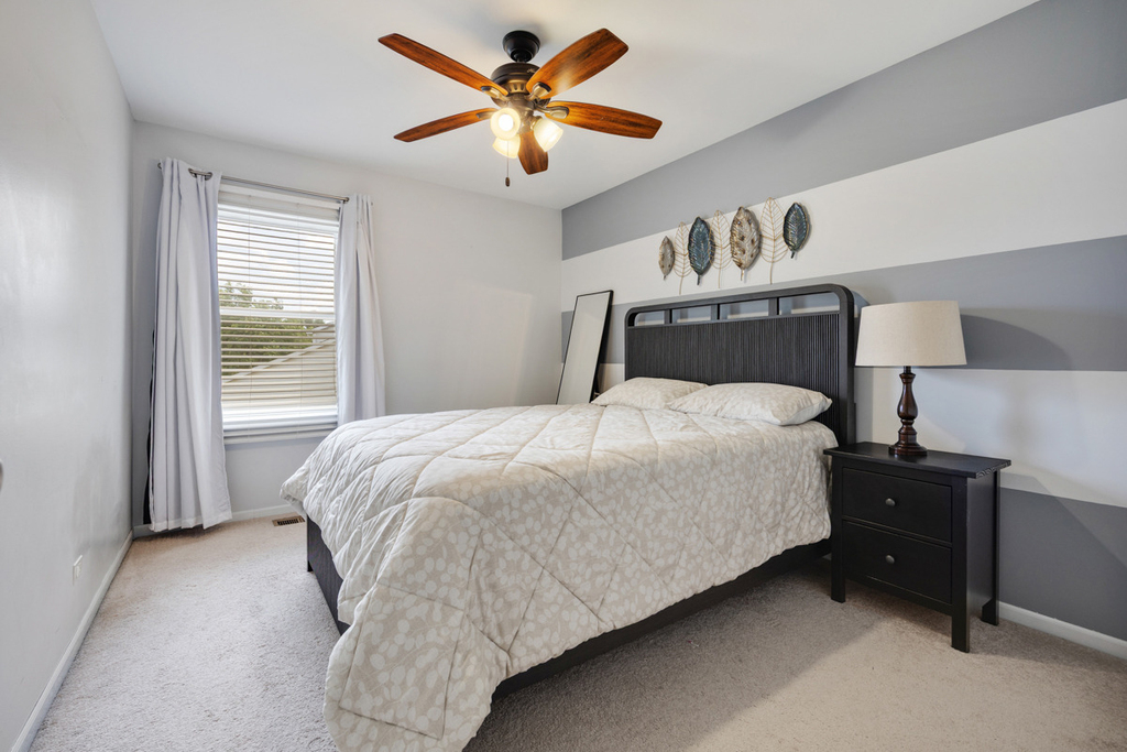 25w055 Canary Court - Photo 17