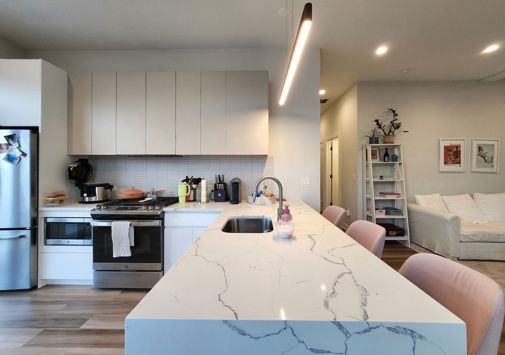 1348 W Roscoe Street - Photo 5