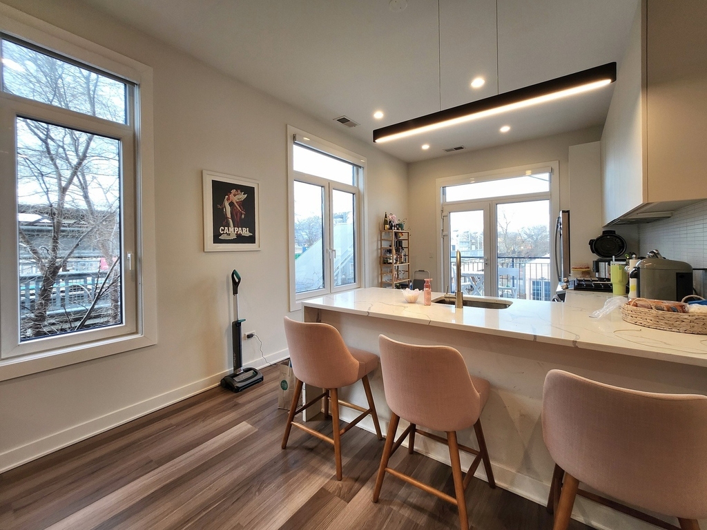 1348 W Roscoe Street - Photo 1