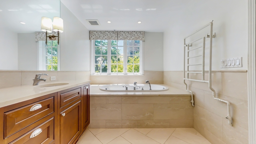 570 Hathaway Circle - Photo 18