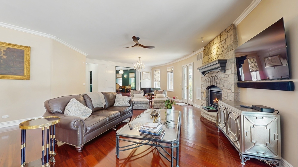570 Hathaway Circle - Photo 3