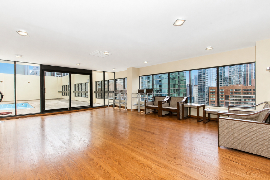 230 E Ontario Street - Photo 11