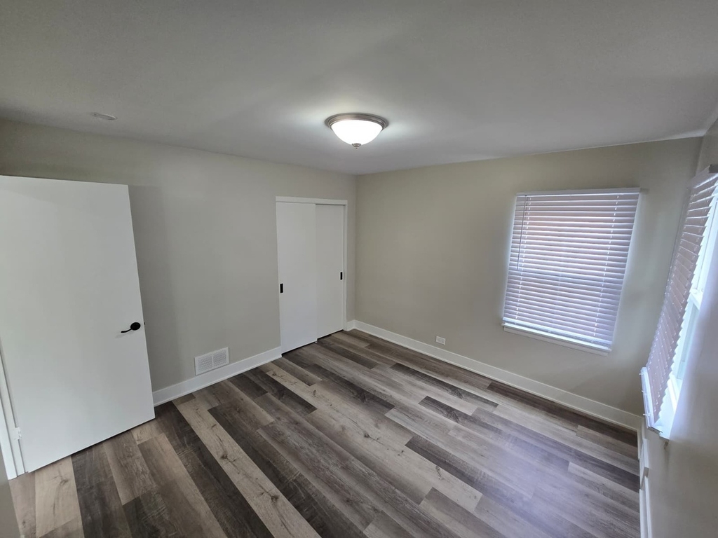 5522 Pershing Avenue - Photo 8