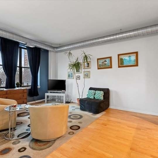 950 W Leland Avenue - Photo 10