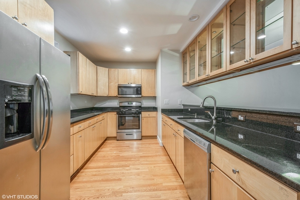 7209 N Oakley Avenue - Photo 1