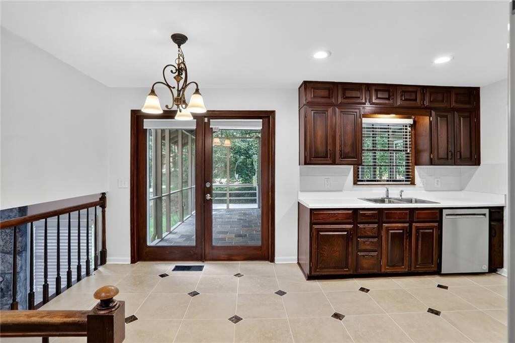 447 Cove Drive - Photo 3