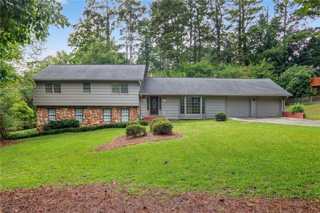 447 Cove Drive - Photo 0