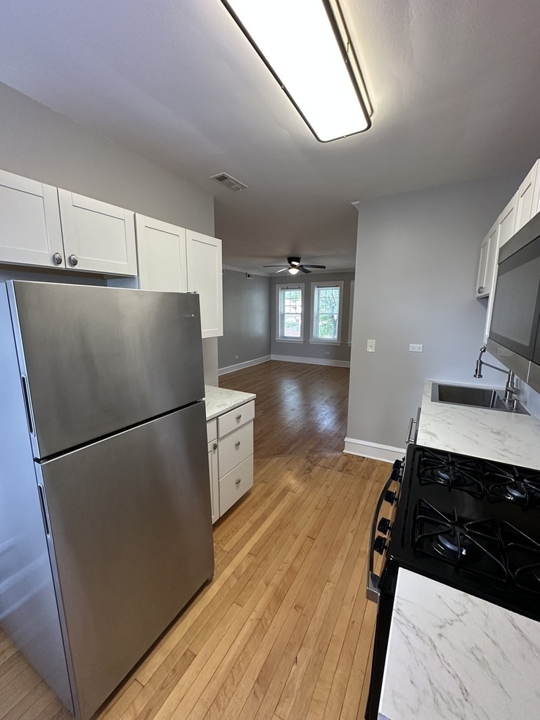 5735 W Wellington Avenue - Photo 5