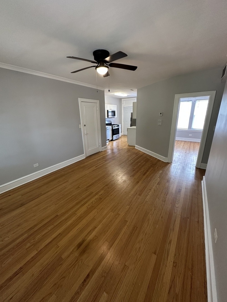 5735 W Wellington Avenue - Photo 3