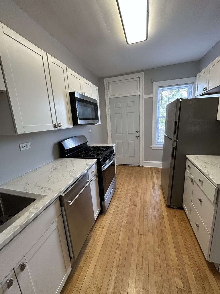 5735 W Wellington Avenue - Photo 4
