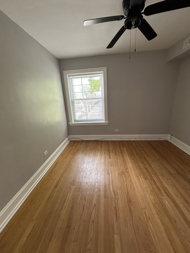 5735 W Wellington Avenue - Photo 10
