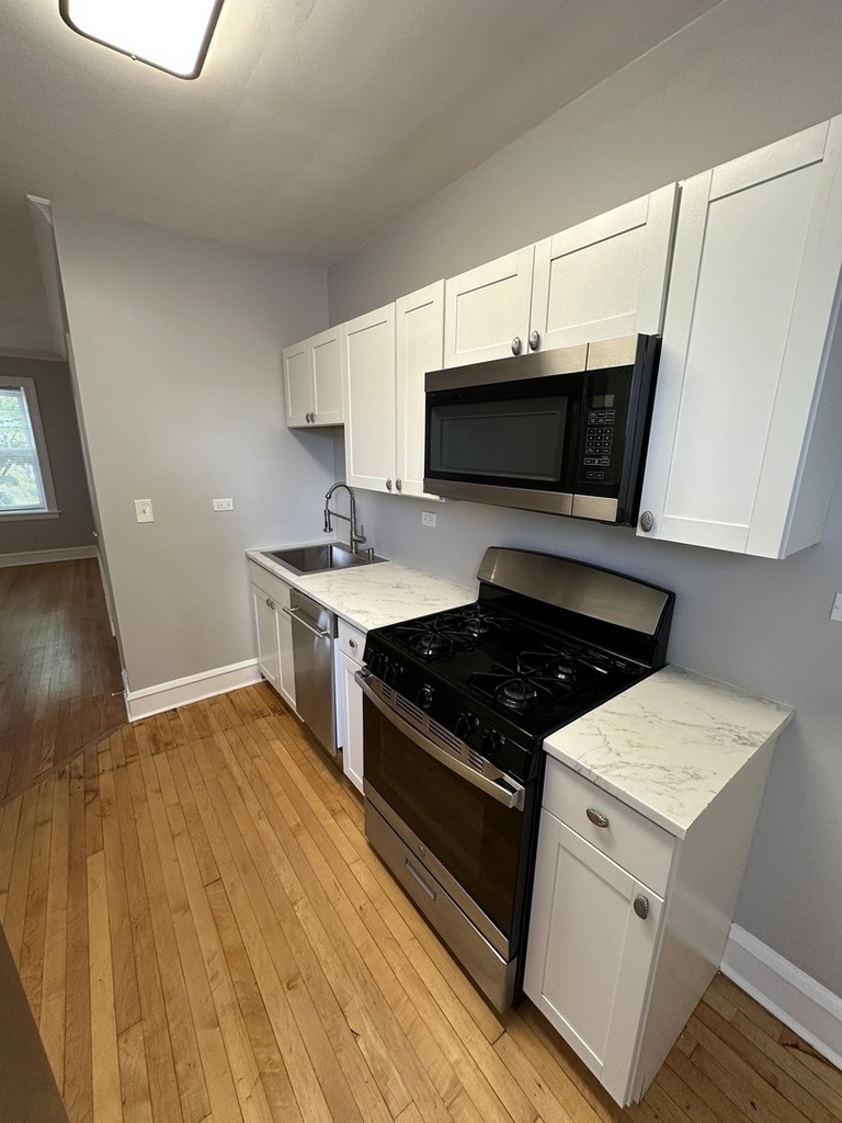 5735 W Wellington Avenue - Photo 6