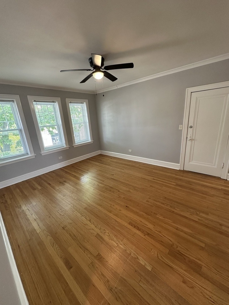 5735 W Wellington Avenue - Photo 2