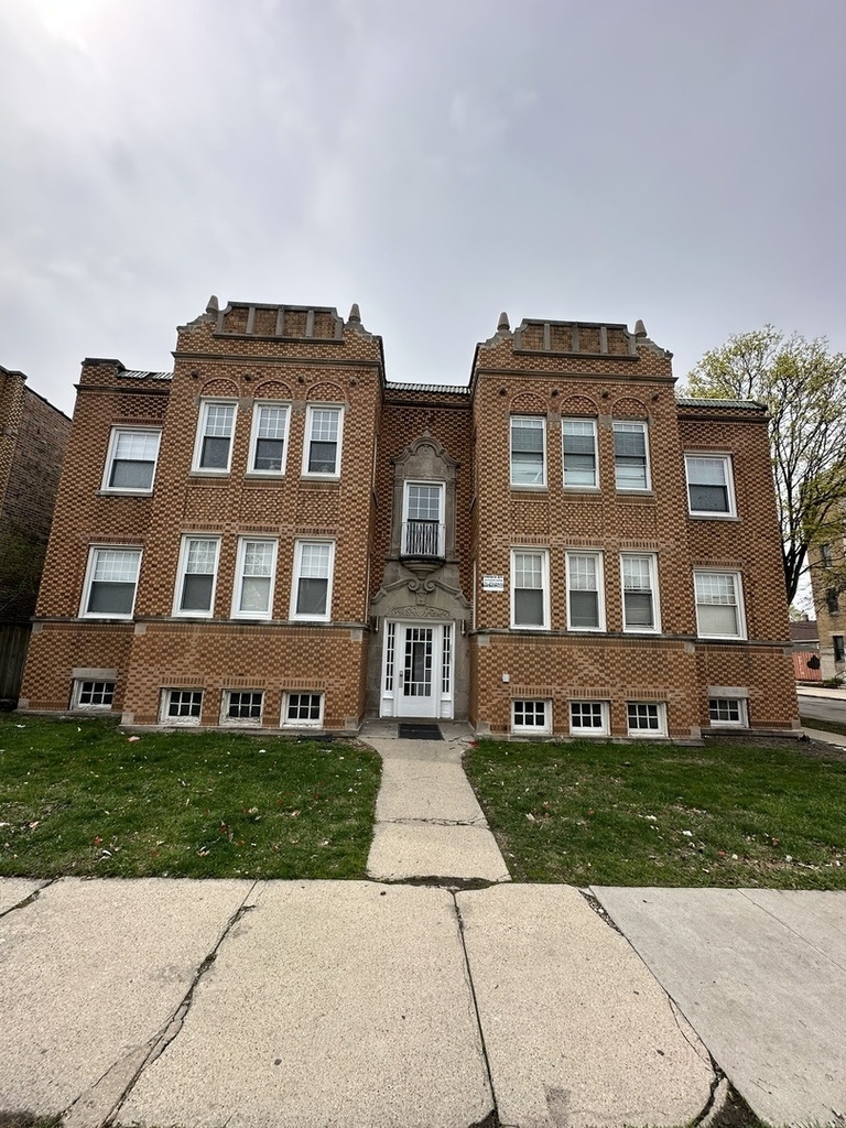 5735 W Wellington Avenue - Photo 0