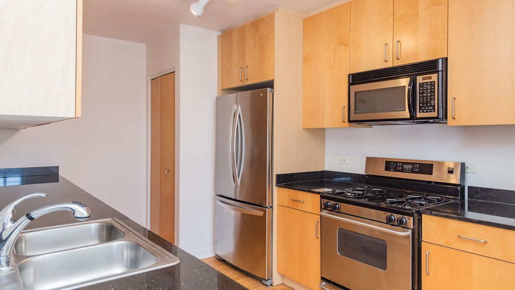 845 W Altgeld Street - Photo 10