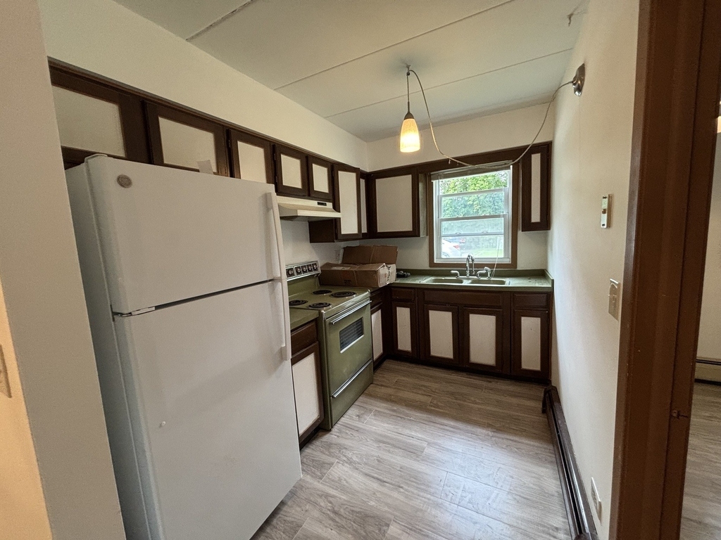 581 Burlington Avenue - Photo 5