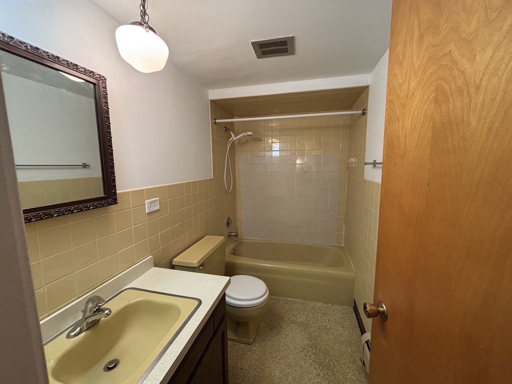 581 Burlington Avenue - Photo 2