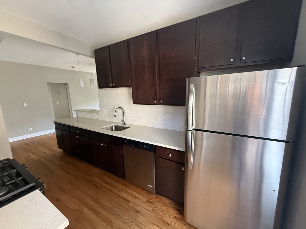 836 E 53rd Street - Photo 4