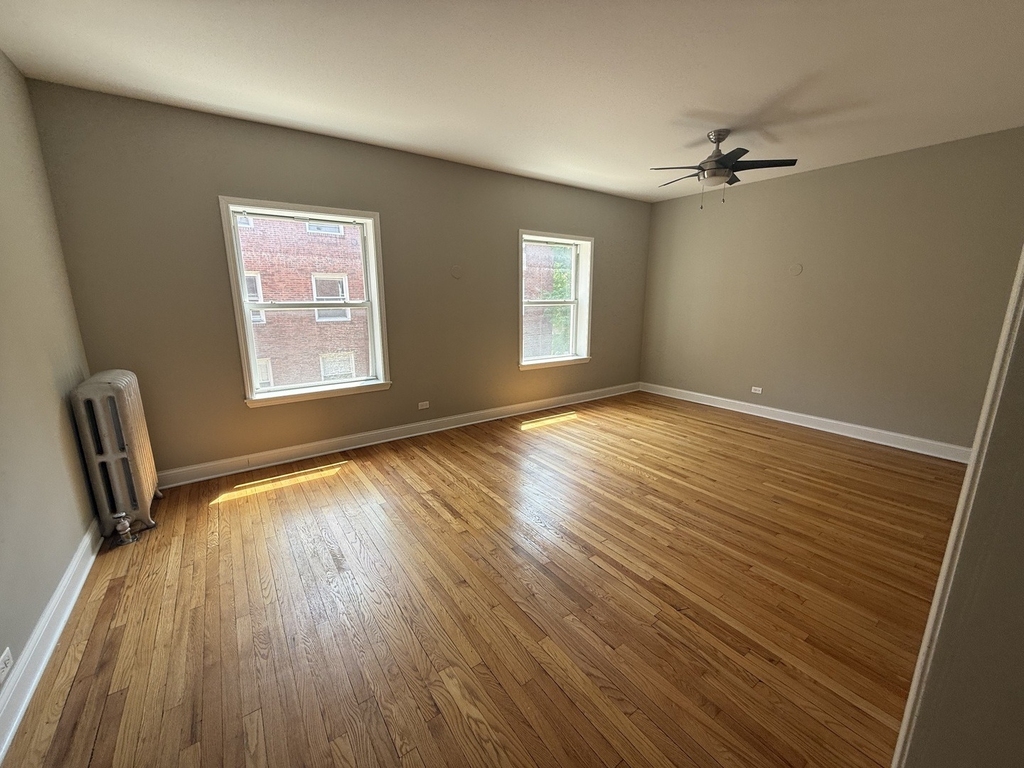 836 E 53rd Street - Photo 2