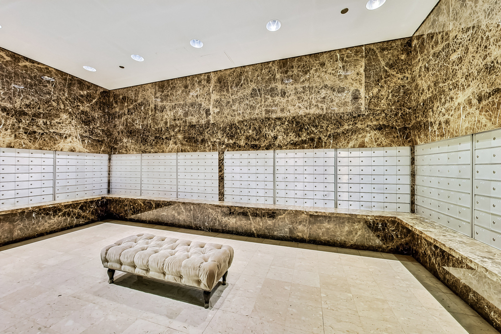 10 E Ontario Street - Photo 5