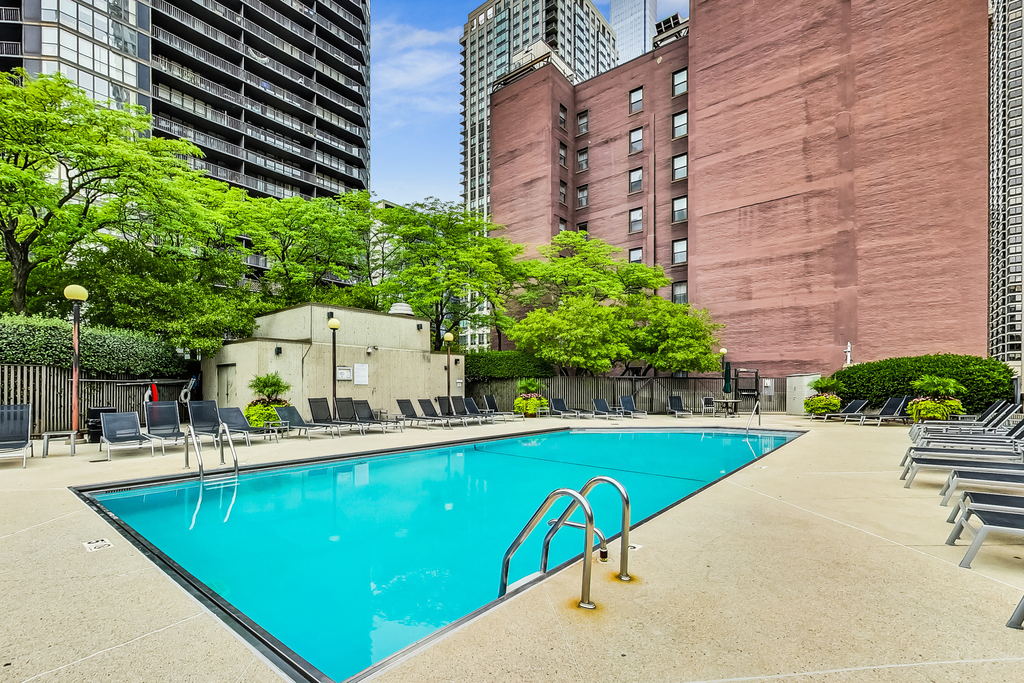 10 E Ontario Street - Photo 32