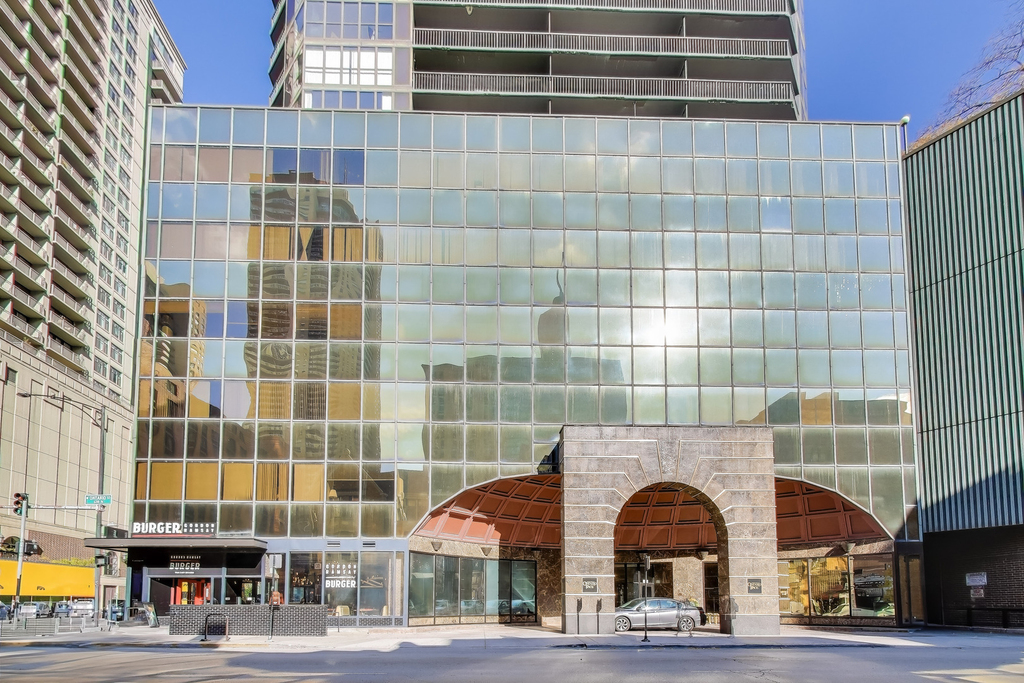 10 E Ontario Street - Photo 1