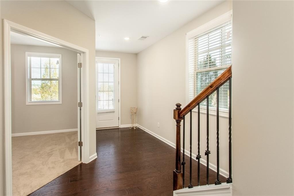 335 Beacons Place - Photo 1