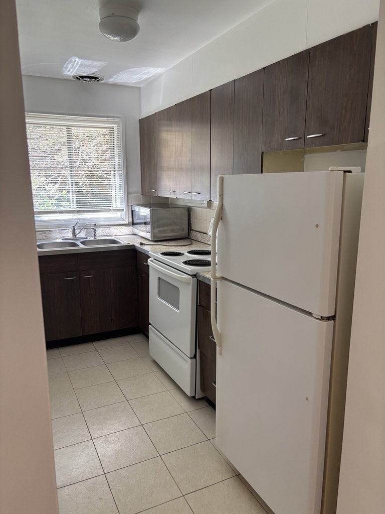 435 Burlington Avenue - Photo 2