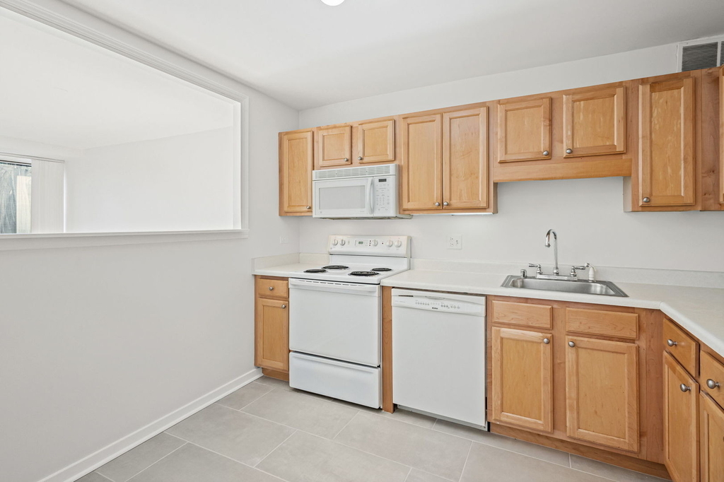 211 E Ohio Street - Photo 9