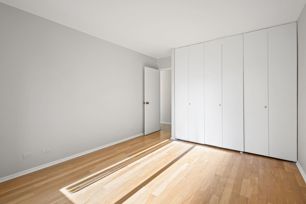 211 E Ohio Street - Photo 12