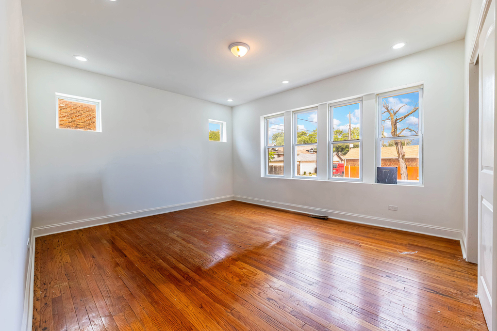 1633 W 76th Street - Photo 6