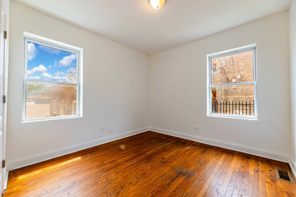 1633 W 76th Street - Photo 9