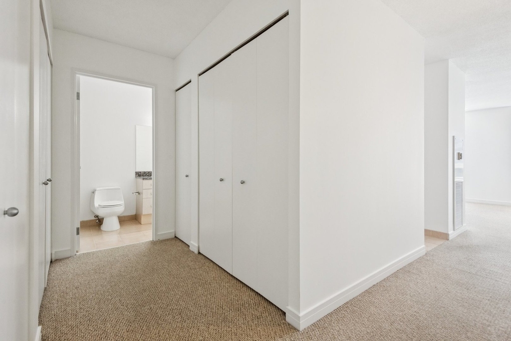 512 N Mcclurg Court - Photo 3