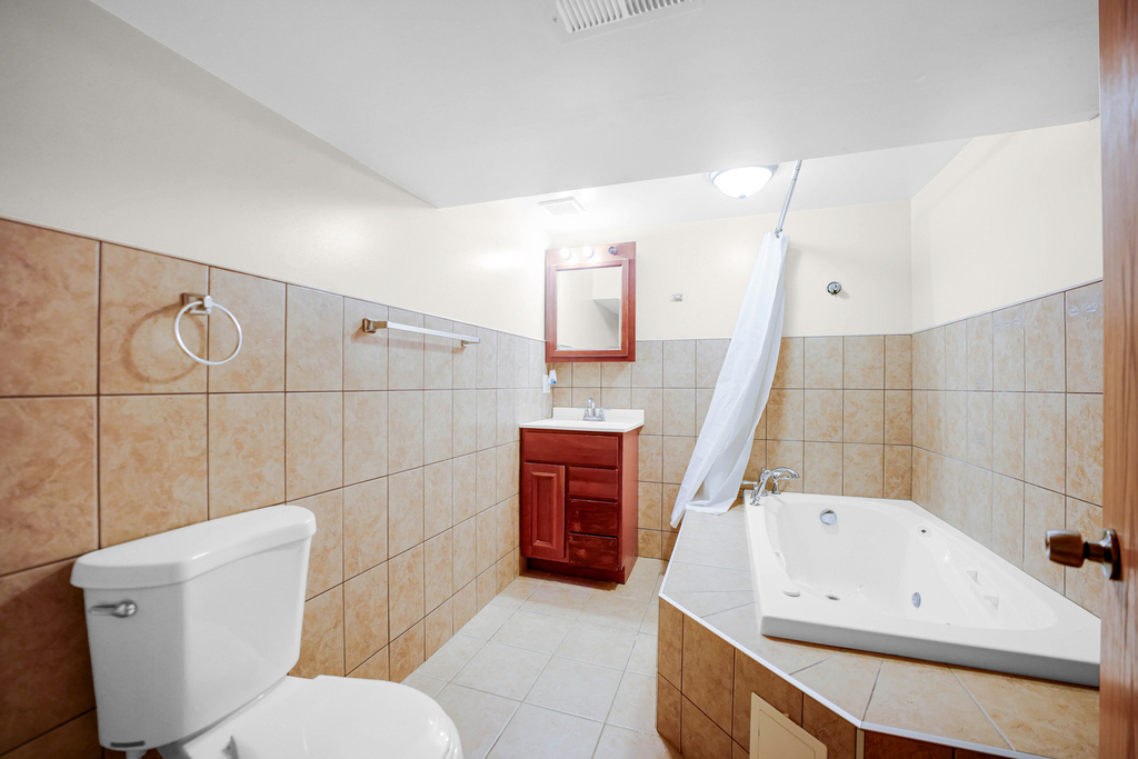 8233 S Langley Avenue - Photo 10