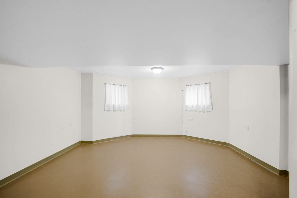 8233 S Langley Avenue - Photo 7