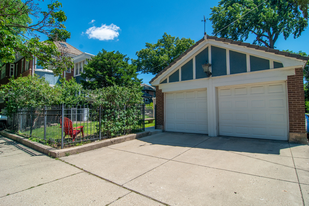 2247 W Estes Avenue - Photo 2