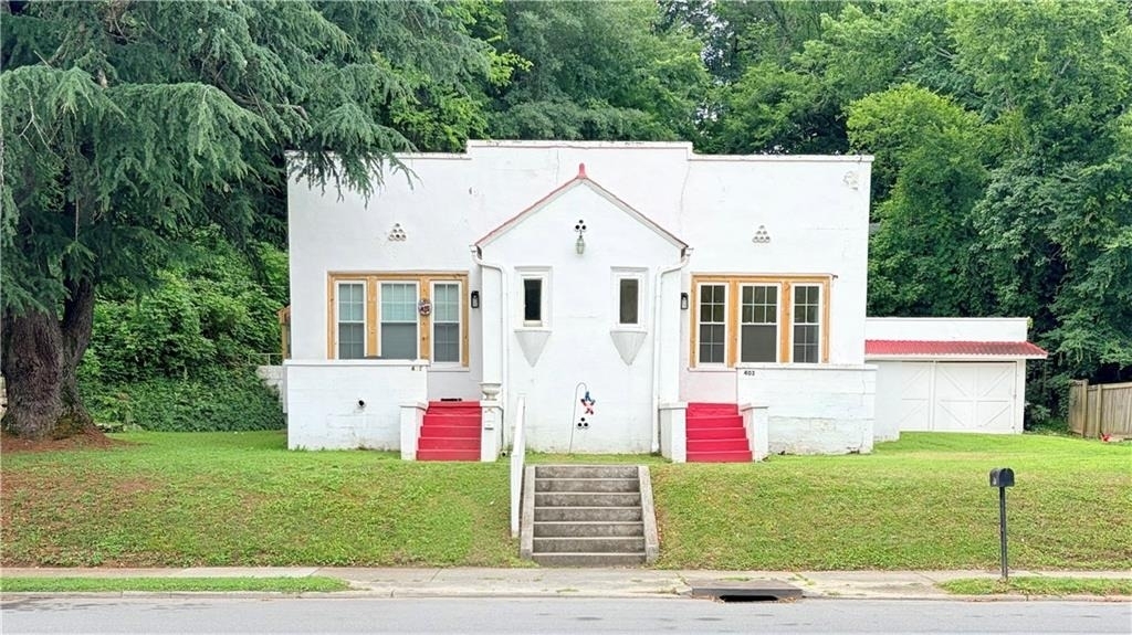 403 E Elm Street - Photo 0