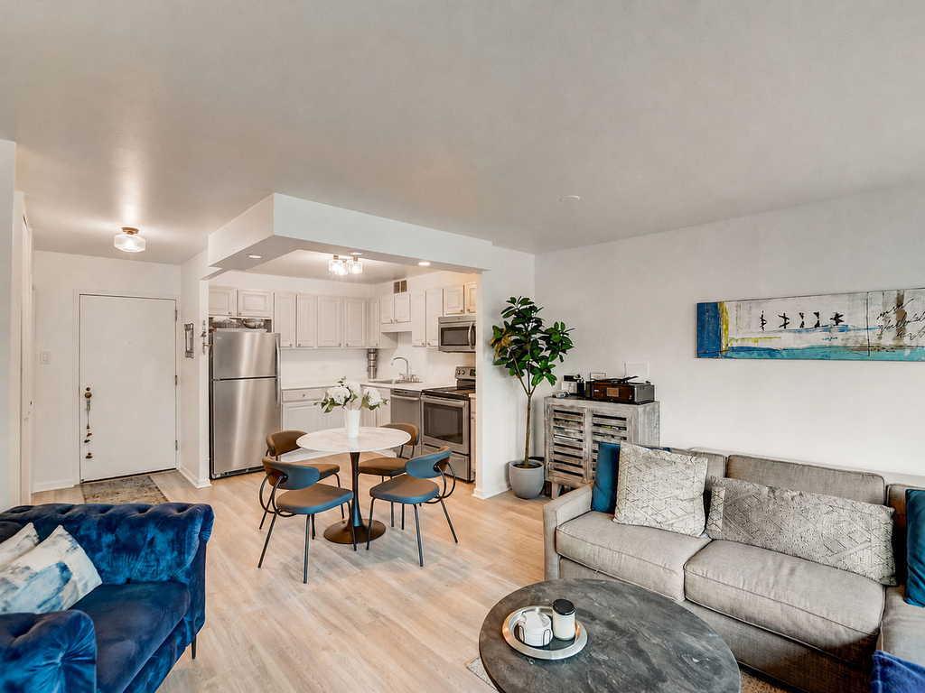 211 E Ohio Street - Photo 4