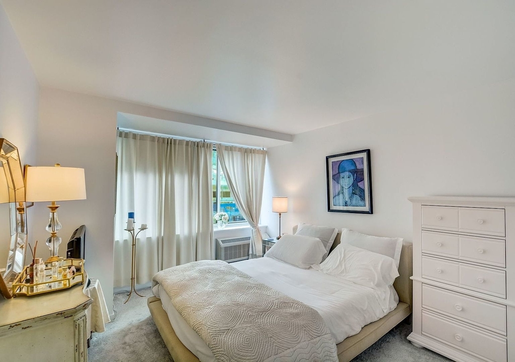 211 E Ohio Street - Photo 5
