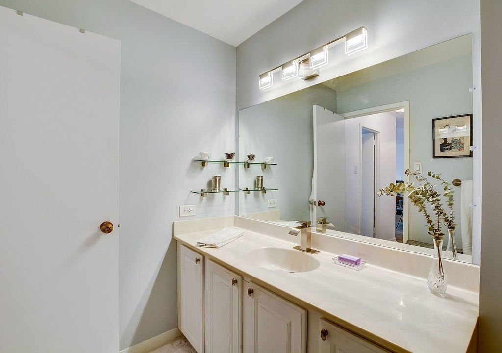 211 E Ohio Street - Photo 8
