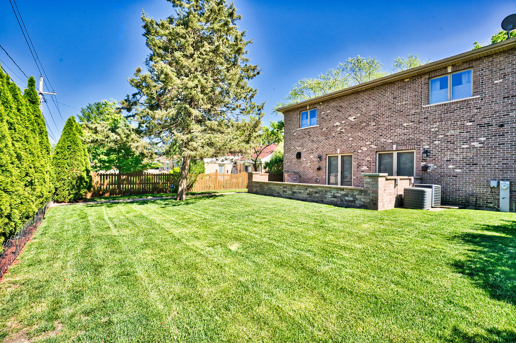 5044 Coyle Avenue - Photo 2