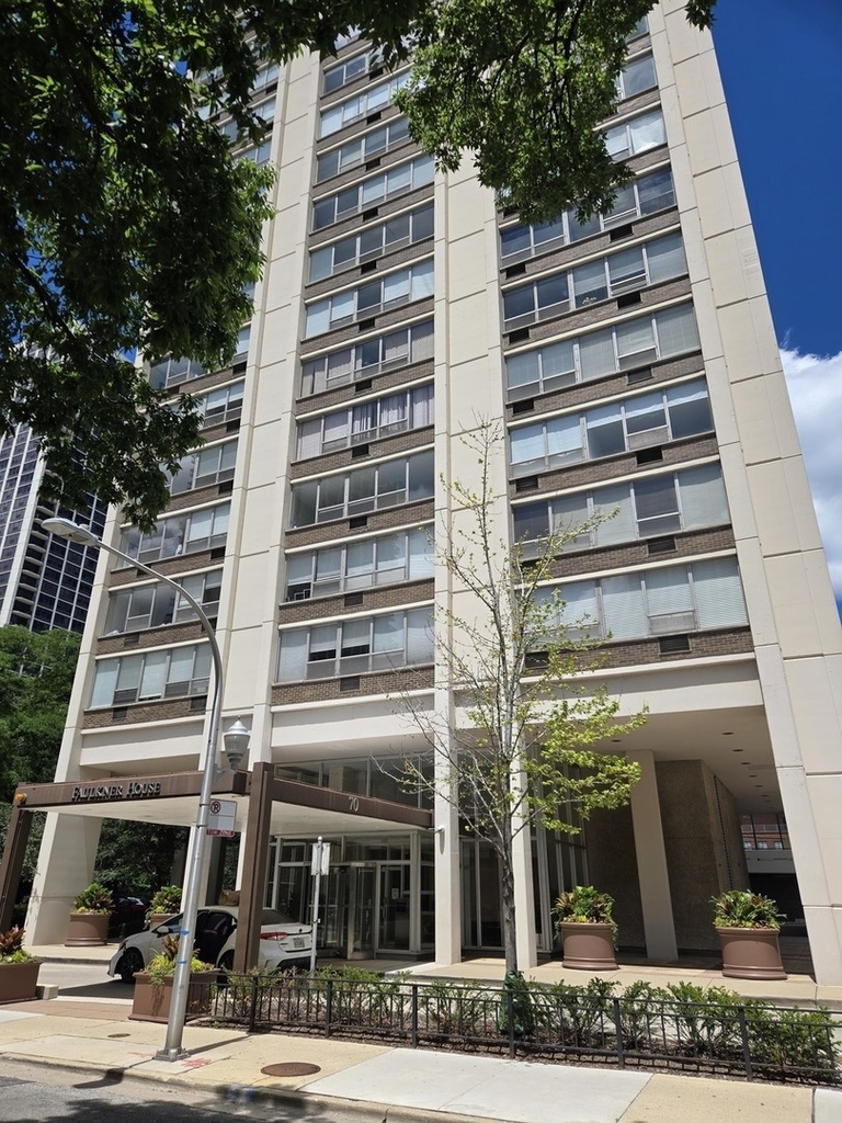 70 W Burton Place - Photo 0