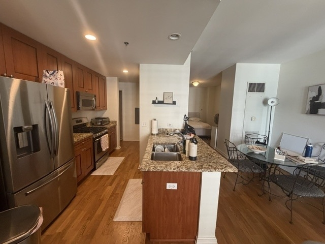160 E Illinois Street - Photo 2