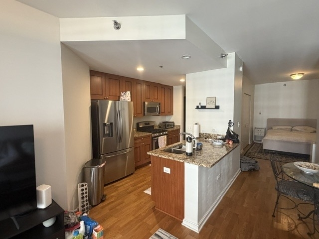 160 E Illinois Street - Photo 3