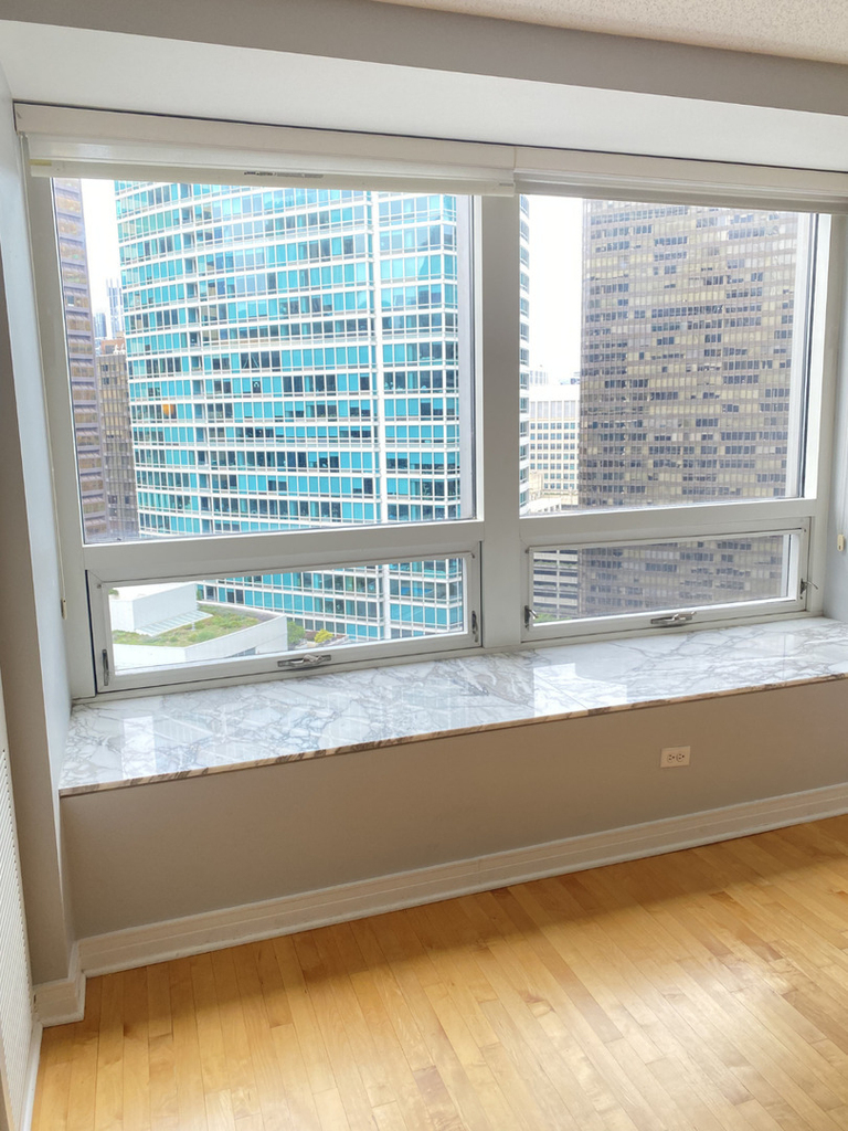 512 N Mcclurg Court - Photo 2