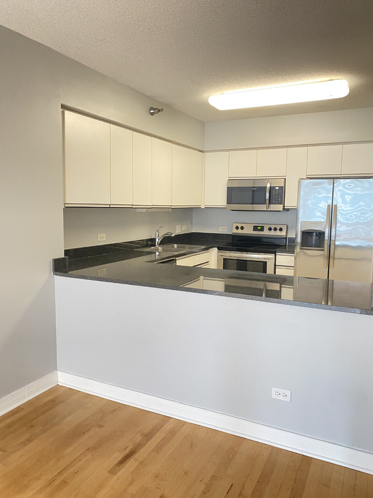 512 N Mcclurg Court - Photo 4