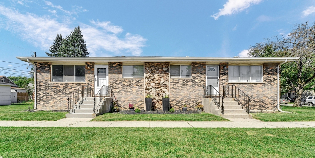 816 Mackinaw Avenue - Photo 0