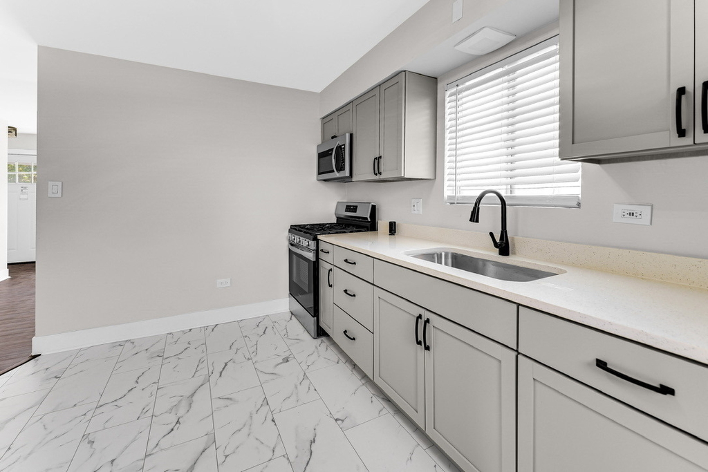 816 Mackinaw Avenue - Photo 6